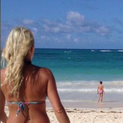 bevyeisen's profile picture. she/her