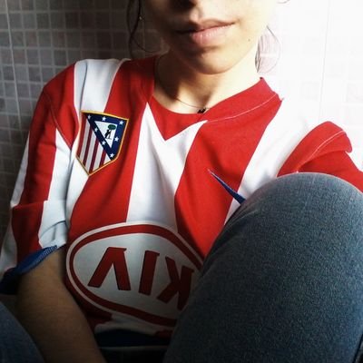 Folclórica soviética reformista que iba de comunista, ahora al parecer convertida en una especie de hooligan del Atlético de Madrid. 🇦🇹 #DilesQueSeVayan