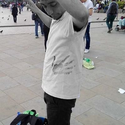 Docente de inglés. Amante del Rock. Defensor de la educación pública y los derechos humanos. Hincha de River Plate y Millonarios Amante de los Cómics y el anime