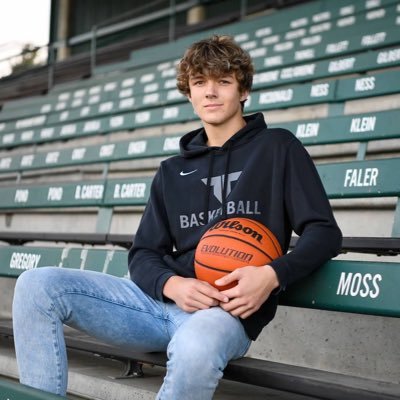 BMoss_7's profile picture. C/O 2021 Student Athlete | Tigard High School | 6’4” SG |Elite 24 Basketball #6 | CGPA 3.8 / WGPA 4.13