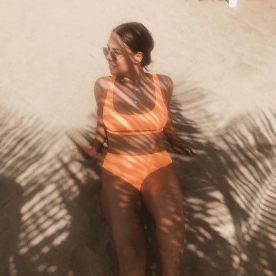 dayiss__'s profile picture. Una sirena en la tierra, que deja sus pensamientos más profundos en tweets y una que otra pendejada también