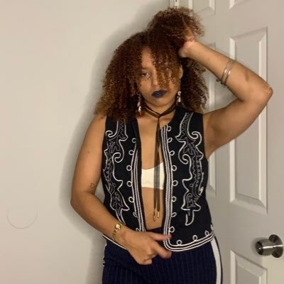 notsiennav's profile picture. i like eatin’ and lookin’ pretty 🍒 #culinarystudent