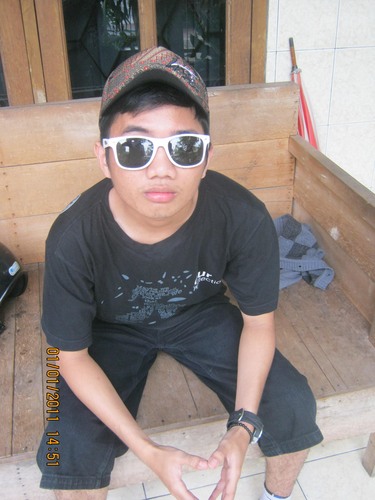 rajadaniel17's profile picture. Knpa hidup itu harus berbeda?