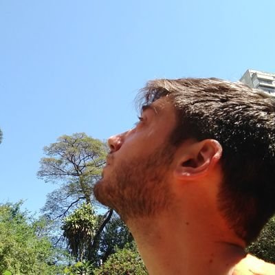 Um dos carinhas do @bolapresa, do @poucopixel, do @escutaessapod, do @debatedebolso e do @tabulices, ex-professor de Filosofia e dedicado ao estudo de jogos.