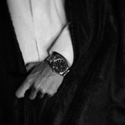 ooiiop's profile picture. " يؤلمه أن تبتعد، يؤذيه أن تبقى ".