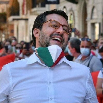Ogni giorno un Salvini si sveglia e sa che dovrà trovare una nuova mascherina da sfoggiare. Non importa se tu sia un Salvini o una mascherina... follow