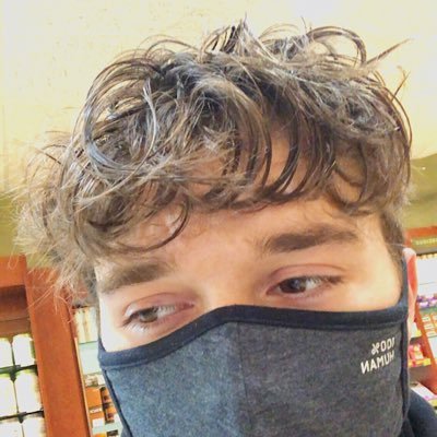 I never really use Twitter so go check my instagram omgthomas_ •snap Thomask-17 I kinda don’t vlog but I make music now. 21 yrs