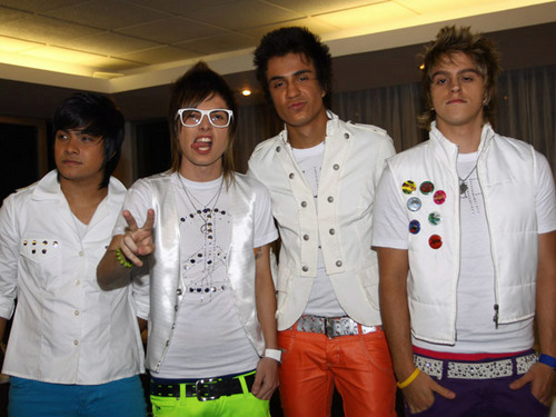 FC criado dia 24/4/2011, para a banda RESTART. Dona : @biapagano/@PeLanza_mLife Moderadora: @HelenaPaagano/@Thomas_mLife.