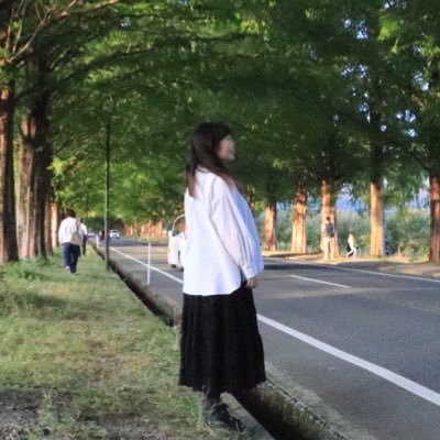 Kさんです。可愛くなるためのお手伝いが本当に私にできるのか…試行錯誤、二人三脚で一歩ずつ。動けない時ほど可愛いものが心の支え。癒し。だからあなたを綺麗にしたい。新宿によくいます。楽しく美味しく飲めるお酒だけすきです。少しだけ低浮上になります。DMは見ています。