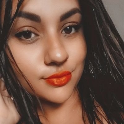 Gabrielamota033's profile picture. Muitos deixam de viver seus sonhos, porque vivem seus medos.🌺