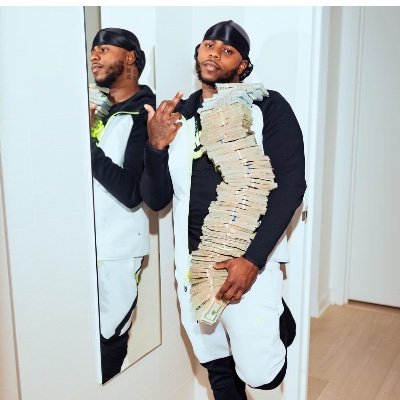 MrKrabzSauce's profile picture. Last page got hacked @ 200k. Tap tf in 💫💳