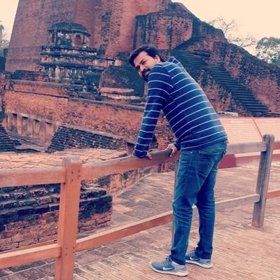 सबको अच्छे लगना जरूरी नहीं, 

किसी की आँखों मे खटकना भी जरूरी है...