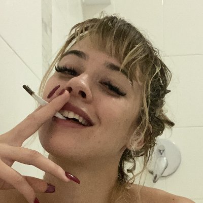❤️ Vendeuse de Nudes 🔥 🔞
Gamer Girl, Not your typical E-girl ❤️