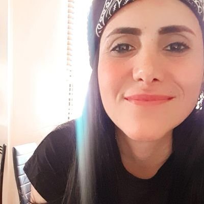 Kiki mi vida entera 🐶 Jefa de Medios, cobarde por excelencia, sarcástica, casada con la cerveza (ahora con ron), Rosario Tijeras y porque la vuelta vamo' a dar