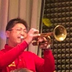 神戸の山奥で何故かサックスに特化した管楽器リペアショップのオーナーリペアマン
サックスに限らずフルートやクラリネットも修理します
でも演奏する楽器はトランペット
昼間は直売所に出荷する農家として素性を隠す
 windinstruments Repair technician Kobe Japan