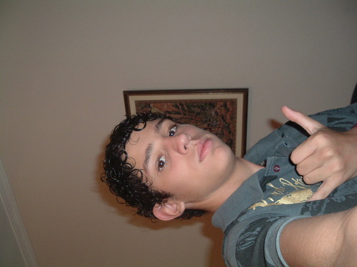 Aquele mlk que adora os amigos, vive no PC..... descubra :P
