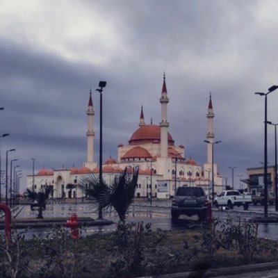 ليس گل ما اگتب يعبر عن حالتي ولگنه أگيد..! يطرق وترا في قلوب گثيرين غيري فما أجمل أن تجد نفسگ بين أحرف شخص لا تعرفه..