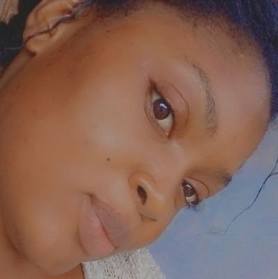 fille posée🥰