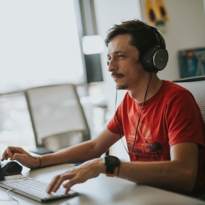 Hi, I'm Elisei, 👨💻 #UIdev @theRebelDot. Here I follow&post only design/dev topics. 🚵♂️ #MTBrider account 👉 @eliseimiron.