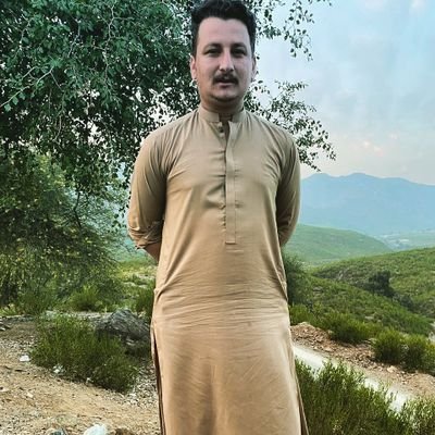 Student of life|Studied Law and Political science at @upeshpakistan |Advocate| Socialist|LLB|