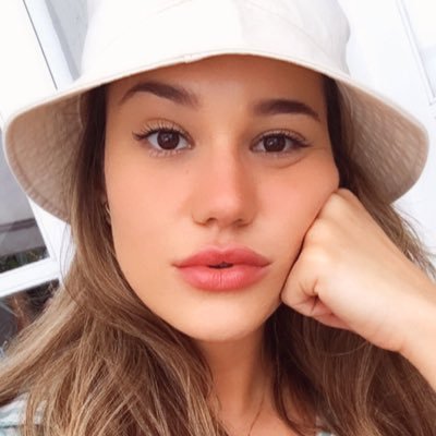 Emillyml's profile picture. 