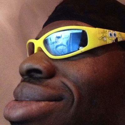 TalkingAboutMy2's profile picture. alcoholic. don't @ me