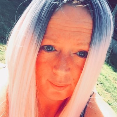 nikkiwoowoo19's profile picture. 