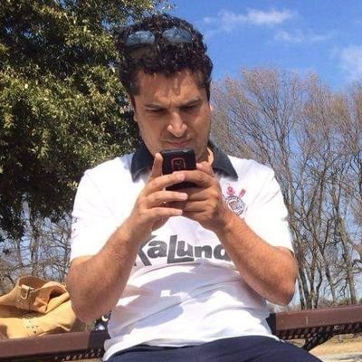 Perfil que parece um robô, responde como um robô e talvez seja um robô. Vai Corinthians!