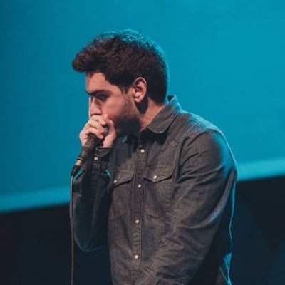 Trabajo, hago Beatbox, Rapeo, juego Videojuegos y me vuelvo a dormir.