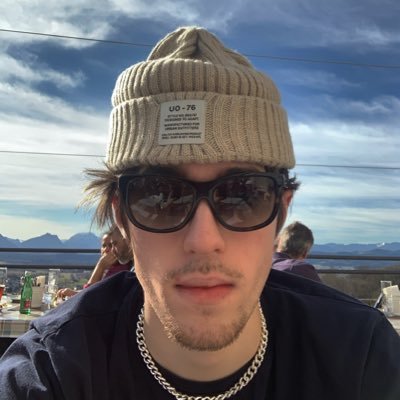 yungcurtainz's profile picture. 
