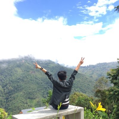 memiliki dunia, tak semestinya kau bahagia.