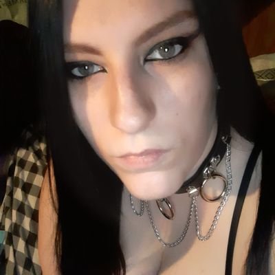 ElaynaTerrell's profile picture. Metalhead mum of 2.