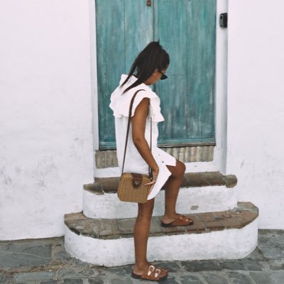 anabemg4's profile picture. 🏫 📖📐⬅Graduada en Educación Primaria y Lengua Extranjera. ➡🇬🇧👧👦No hay que dejar escapar lo que de verdad se extraña.