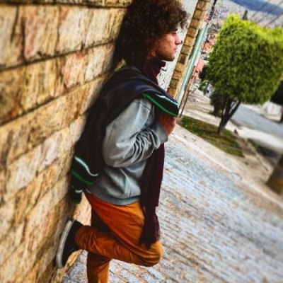 simpático gente boa, porém quieto fica na dele, mas esta sempre fazendo novas amizades.