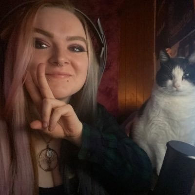 Twitch Affiliate. Video game content creator. Console gamer turned to PC. Cat mom.