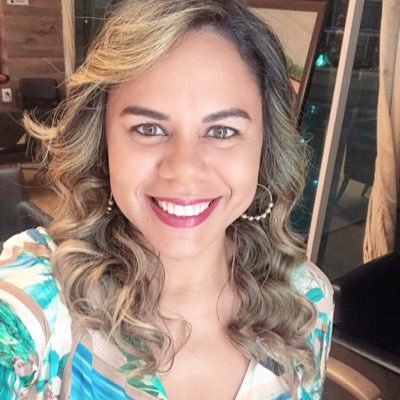 rosaniacosta's profile picture. Numa moldura clara e simples sou aquilo que se vê...