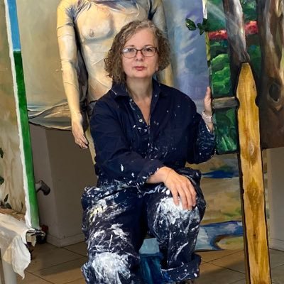 A New York based Multidisciplinary artist who paints outside of the boundaries of the frame, creating 3-dimensional painterly sculptures and reliefs.