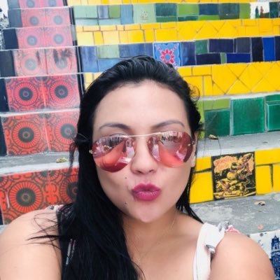 soy feliz, lucho por mis sueños no le hago daño a nadie solo busco ser una mejor versión de mí misma !!!!