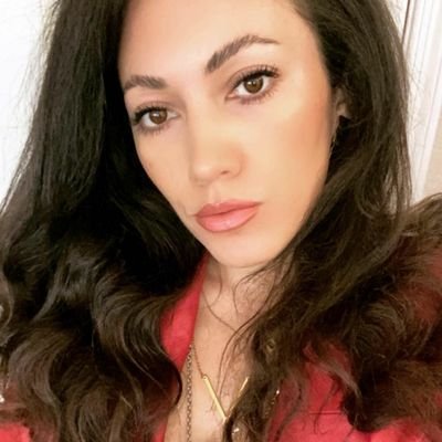 Carrying herself with confidence while oozing sex appeal, it's easy to tell why she's the vision. // Fake/roleplay account ONLY. NOT @VanessaBorneWWE.