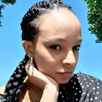 Founder of @AncestorsUnknwn. Expat escape artist & blogger at https://t.co/O3fk18iCiD. Bringing sass and class to the archives daily.