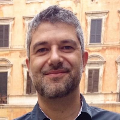 Polític retirat, pare, periodista i historiador afeccionat, pintor latent, enginyer en actiu. Visc amb expectació aquest moment.