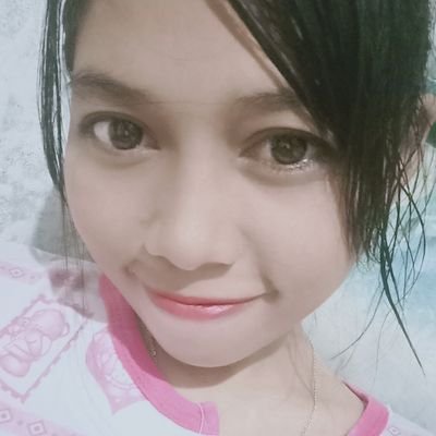 aku tu orangnya gigih ... suka senyum n bahagia... sedih karena masalah mah lewat Bray... jangan anggap semua masalah itu akhir segalanya... apapun itu hadapi..
