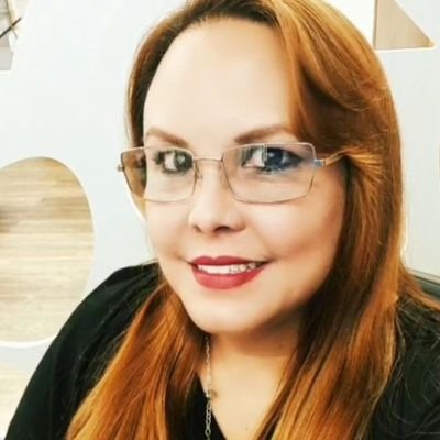 LealSarvia's profile picture. sol arena y mar