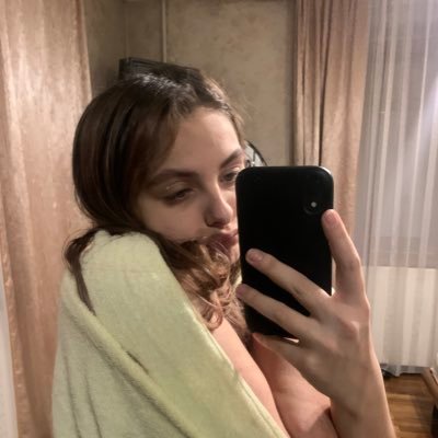 Valeria_1998828's profile picture. 