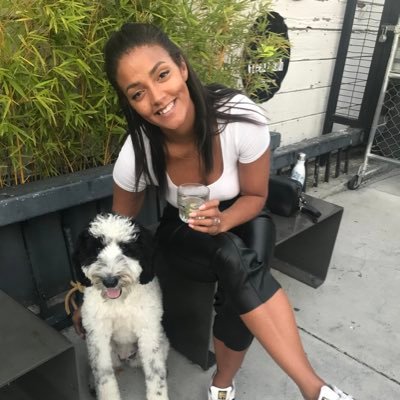 uxlizzy1's profile picture. Stylist turned UX Designer 💁🏽‍♀️