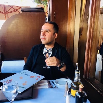 ORahravani's profile picture. LA🇺🇸CEO and Co Founder of many international companies , visionary , investor , self made millionaire , philanthropist & jet setter 🛫😈😊