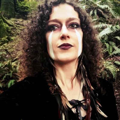 I am the shadow of light and the glimmer in night /
Witch Writress & co-founder of Zencore //
Holistic Artist at heart and soul ✨