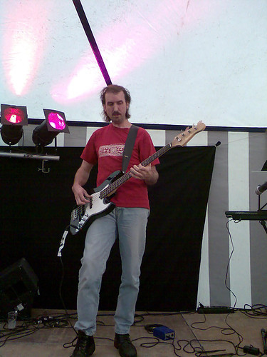 tokohadee's profile picture. Brabants dialect, Op Onze Misse, WAN FM, D'n HaDeejer, Stichting Dorpsnieuws, Bier, Hadeekwis, Hou 't Simpel, Basgitaar, Café De Zwaan, Motor, Bluesunday