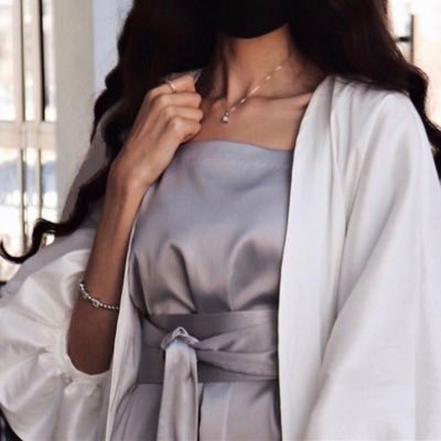 Based in Bahrain: 33849484 اللهم بارك لي في رزقي💗 تباهي بحسنك آناء الليل و أطراف النهار أنتِ تهوين التباهي و أنا أهوى الإنبهار توصيل لجميع دول الخليج