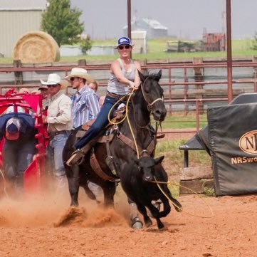 BaileeProm's profile picture. Iowa born living the Okie life. 💕